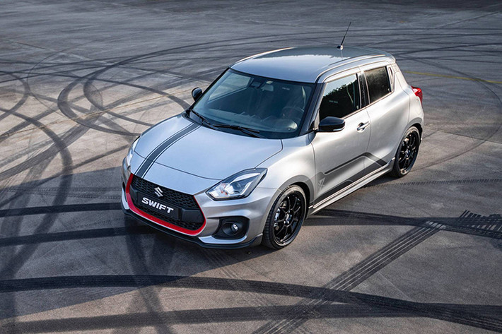 Ngoại thất khác biệt hơn so với các phiên bản Suzuki Swift Sport thông thường với đường sọc kéo dài từ đầu xe ra phía sau, phần cản trước ngay vị trí mép viền lưới tản nhiệt mang màu đỏ nổi bật cho phần đầu xe.