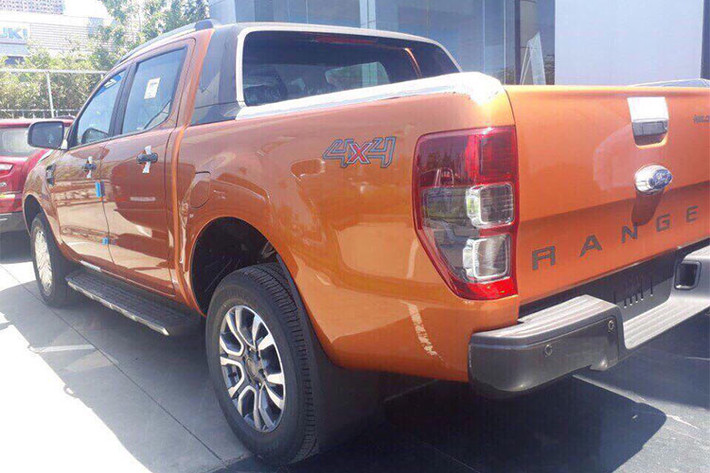 Ngoài những trang bị thiếu, Ford Ranger Wildtrak 3.2L 4x4 AT cũng sở hữu các thông số khác tương đương phiên bản dành cho thị trường Việt hiên nay. Động cơ diesel 3,2 lít cho công suất 200 mã lực và mô-men xoắn 470 Nm, kết hợp hộp số tự động 6 cấp và hệ dẫn động 4 bánh.