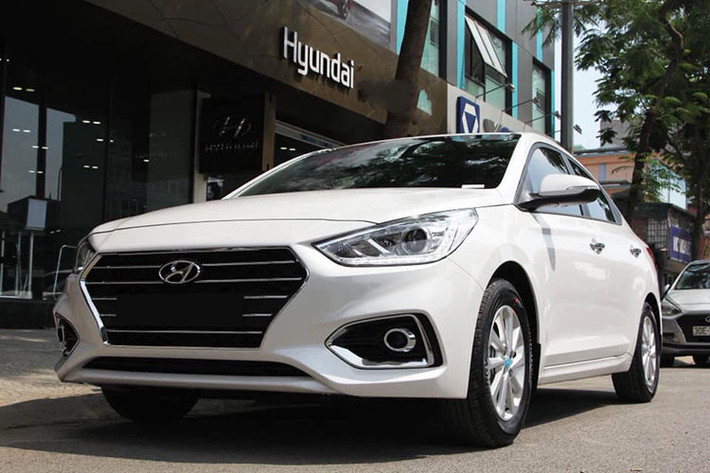 Ngoài ra, mẫu xe sedan hạng B Hyundai Accent mới còn được trang bị thêm ăng ten “vây cá mập” ở phía sau hiệu quả hơn so với ăng ten thông thường ngoài ra nó còn trang trí cho vẻ ngoài của chiếc sedan.