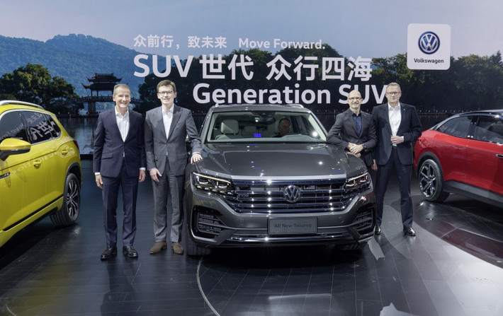 Các vật thể đang trong phạm vi an toàn và chưa ảnh hưởng đến quá trình di chuyển của Touareg 2019 sẽ được báo hiệu màu vàng. Khi những vật thể này vào hành lang an toàn, đèn báo sẽ chuyển sang màu đỏ.