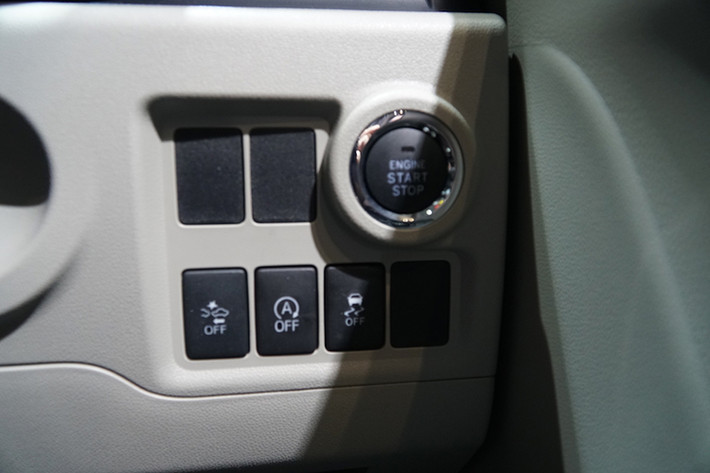 Daihatsu Boon sở hữu khối động cơ xăng 3 xy-lanh, dung tích 1.0 lít, sản sinh công suất tối đa 69 mã lực tại vòng tua 6.000 vòng/phút và mô-men xoắn cực đại 92 Nm tại vòng tua 4.400 vòng/phút tương tự Toyota Passo. Động cơ kết hợp với hộp số CVT và hệ thống Start-Stop tự động.