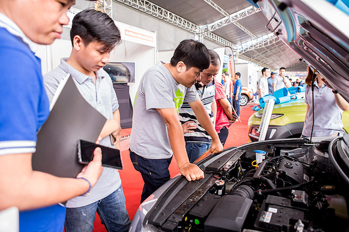 Những cái tên như: Toyota Fortuner, Mitsubishi Pajero Sport, Honda CR-V, Ford Everest, Honda HR-V, Mitsubishi Outlander, Nissan Terra, Hyundai Tucson, Hyundai SantaFe, Mitsubishi Xpander, Toyota Avanza, Nissan Navara, Ford Ranger… Đây đều là những mẫu xe ăn khách ở cả thị trường xe mới và cũ tại Việt Nam trong nhiều năm trở lại đây.