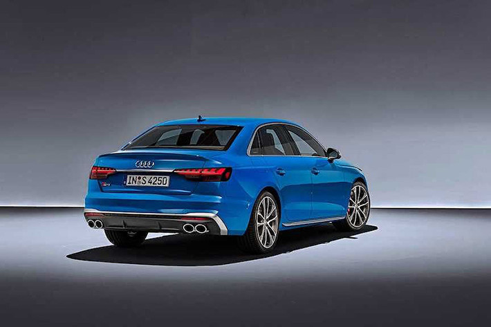 Theo hãng xe sang Audi cho hay, hệ thống mild hybrid này sẽ giúp chủ xe tiết kiệm được 0,3l nhiên liệu/100km. Kết hợp với các động cơ là các lựa chọn hệ dẫn động cầu trước/4 bánh và 1 trong 3 loại hộp số sàn/tự động 8 cấp/ly hợp kép 7 cấp S tronic.