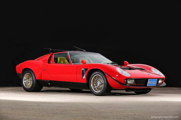 Năm 1975, nó trải qua một quá trình nâng cấp đáng kể. Thời gian đó, hãng Lamborghini cũng được ra nhiều mẫu nâng cấp khác nhau cho nên những chủ nhân của các mẫu Miura hầu hết đều muốn thay đổi xe của họ.