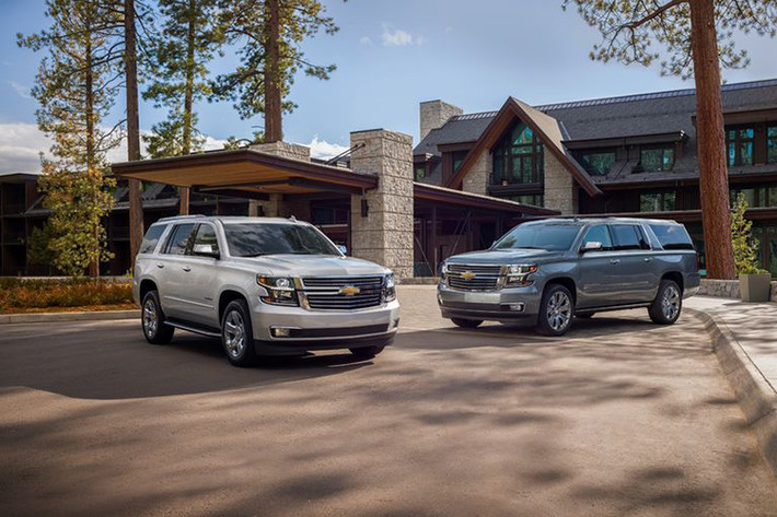 Tại thị trường Mỹ, giá xe Chevrolet Tahoe 2019 bản tiêu chuẩn được bán từ 49.295 USD (khoảng 1,15 tỷ đồng), tăng 500 USD (khoảng 11,5 triệu đồng) so với phiên bản tiền nhiệm. Bản Premier cao cấp nhất của “khủng long” Tahoe 2019 có mức giá từ 66.995 USD (khoảng 1,5 tỷ đồng) được nâng cấp về cả ngoại hình lẫn tiện nghi bên trong.