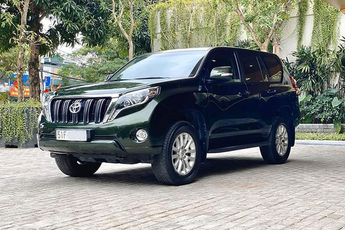 Hiện những phiên bản mới nhất cuả xe đang có mặt tại các đại lý của Toyota tại Việt Nam với mức giá 2,340 tỷ đồng và có 8 lựa chọn màu sắc. Theo tìm hiểu của PV, những phiên bản đang được bán ra tại đại lý xe hơi tư nhân Hà Nội này cũng ngang bằng với mức giá chính hãng đang niêm yết hiện nay.