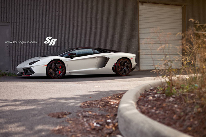 Kể từ ngày xuất hiện, "siêu bò" Lamborghini Aventador nhận được vô số mâm từ các nhà độ trên toàn thế giới, nhưng chỉ hãng độ thành công nhất với Aventador có lẽ là PUR Wheels