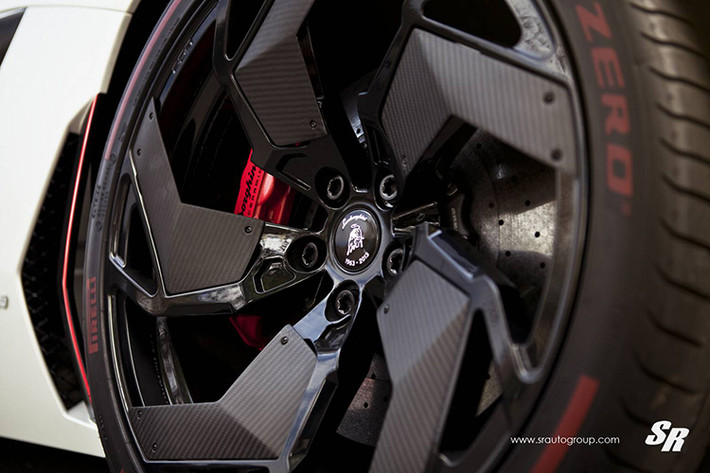 Mới đây, các thành viên của showroom SR Auto Group đã tích hợp bộ mâm này lên phiên bản đặc biệt Lamborghini Aventador Pirelli Edition.