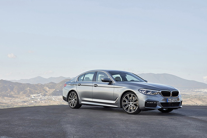 Mẫu xe sedan BMW 5-Series mới sẽ được xây dựng trên khung cầm CLAR. Đây là một trong những mẫu xe đáng chú ý nhất của BMW từng ra mắt gần đây. Xe sở hữu hàng loạt cải tiến về thiết kế nội - ngoại thất.