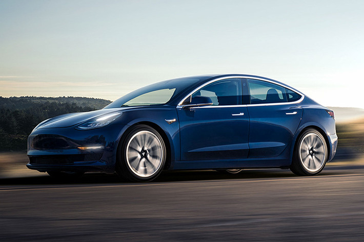 Dự kiến những chiếc Tesla Model 3 giá rẻ đầu tiên sẽ đến tay khách hàng tại Mỹ sớm nhất là ngay trong tháng 3/2019 này, trong khi đó các khách hàng ở châu Âu và Trung Quốc sẽ phải chờ thêm vài tháng nữa.