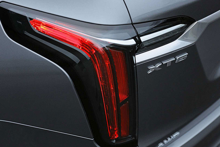 Trong khi đó, các hệ thống như điều khiển hành trình thích ứng (Adaptive Cruise Control), hỗ trợ nhìn đêm (Night Vision), camera quan sát xung quanh, màn hình hiển thị thông tin trên kính lái (Head-up Display),... sẽ là tùy chọn.