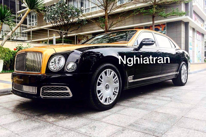 Xe sở hữu động cơ V8, dung tích 6,75 lít, sản sinh công suất tối đa 505 mã lực và mô-men xoắn cực đại 1.019 Nm, kết hợp với hộp số tự động ZF 8 cấp. Nhờ đó, mẫu xe siêu sang này có thể tăng tốc từ 0-100 km/h trong 5,1 giây và đạt vận tốc tối đa 296 km/h. Tại thị trường nước ngoài xe có giá bán 308.000 USD cho bản tiêu chuẩn.