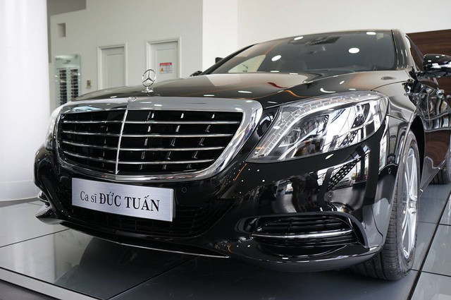 Ngoài Đức Tuấn, Trấn Thành, Tuấn Hưng, Á hậu Huyền My và Hoa hậu châu Á tại Mỹ năm 2006, Jennifer Phạm, cũng hiện đang sở hữu chiếc sedan S400 đời mới. Trong đó, Chiếc Mercedes-Benz S400L của Đức Tuấn sở hữu màu sơn ngoại thất đen bóng và nội thất màu nâu trầm.