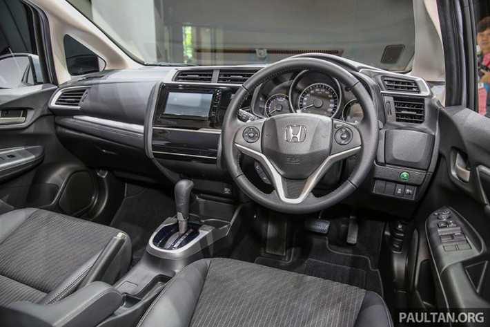 Trong thông báo nhất, Honda chỉ đề cập rằng Jazz thế hệ mới sắp ra mắt sẽ được trang bị hệ thống quản lý hệ truyền động hybrid mới – Intelligent Multi Mode Drive (i-MMD). Đây là hệ truyền động hybrid tương tự như trên mẫu CR-V Hybrid được bán tại thị trường châu Âu, nó sử dụng động cơ đốt trong kết hợp với hai mô tơ điện với hệ thống quản lý hệ thống truyền động i-MMD.