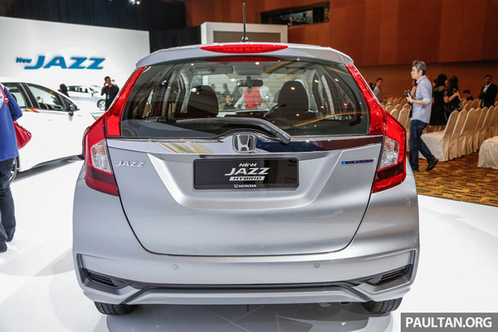 Phiên bản hiện đang bán ra của Honda Jazz thuộc thế hệ thứ 3, đang trong giai đoạn cuối vòng đời. Chính vìu vậy việc ra mắt một phiên bản mới là hoàn toàn chính xác. Bên cạnh đó, việc điện hóa xe hơi vì môi trường ngày càng được các hãng xe đẩy mạnh và Honda cũng không ngoại lệ.