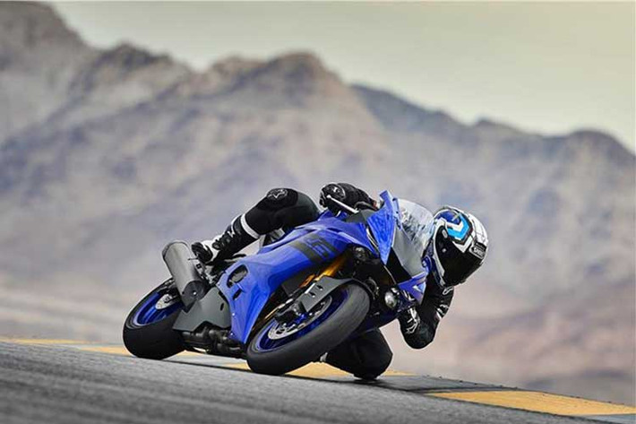 Trên động cơ mới này, hãng xe máy Yamaha cũng đã thực hiện nhiều cải tiến như sử dụng các xú páp bằng titan, nắp quy-lát cùng bưởng máy bằng magie, trang bị hộp số 6 cấp với tỉ số truyền ngắn cùng ly hợp trượt slipper clutch, pô titan, chip điều khiển cổ hút YCC-I và tay ga điện tử điều khiển bằng chip YCC-T.