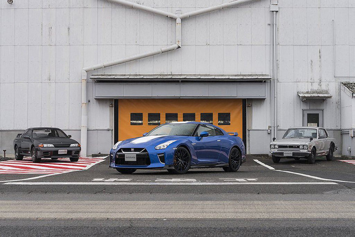Hãng xe ôtô Nissan mới đây đã trình diễn những màn giới thiệu rất hoành tráng tại Triển lãm ôtô New York 2019 với dàn sản phẩm hùng hậu từ cổ chí kim. Trong đó, ngoài việc giới thiệu bản cập nhật mới nhất của GT-R Nismo 2020, hãng xe Nhật Bản còn cho ra mắt siêu xe Nissan GT-R phiên bản đặc biệt.