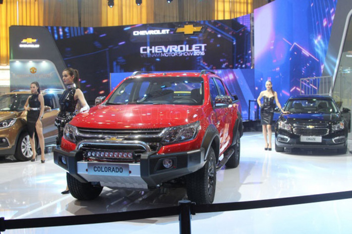 Ngoài việc thưởng thức xe và trải nghiệm các công nghệ mới... các khách hàng còn được Chevrolet Việt Nam trực tiếp tư vấn và tìm hiểu về các dòng xe, các phiên bản mới nhất veaf chính thức ra mắt trên thị trường toàn cầu cũng như Việt Nam.