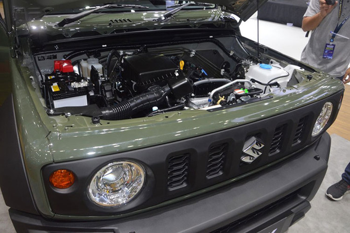 Cung cấp sức mạnh cho Suzuki Jimny 2019 tại Thái Lan là khối động cơ xăng 4 xi-lanh, dung tích 1,5 lít, sản sinh công suất tối đa 102 mã lực tại tua máy 6.000 vòng/phút và mô-men xoắn cực đại 130 Nm tại tua máy 4.000 vòng/phút. Động cơ kết hợp với hộp số sàn 5 cấp hoặc tự động 4 cấp.