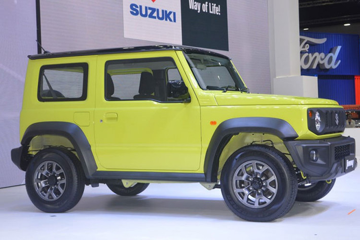 Dù có giá Suzuki Jimny khá đắt đỏ, nhưng mẫu SUV được mệnh danh là "tiểu Mercedes-Benz G-Class" này vẫn nhanh chóng "cháy hàng" tại Thái Lan. Theo hãng Suzuki, hiện đã có hơn 36 khách hàng đặt cọc để mua Jimny 2019. Trong khi đó, số xe Suzuki Jimny 2019 dành cho thị trường Thái Lan chỉ rơi vào khoảng 30 chiếc.