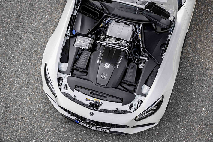 Giá siêu xe Mercedes-AMG GT S Coupe và GT C Coupe 2020 được bán ra tị trường lần lượt là: 153.413 USD (tương đương khoảng 3,55 tỷ đồng) và 173.270 USD (khoảng hơn 4 tỷ đồng).