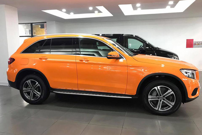Về tổng thể, mẫu xe Mercedes-Benz GLC trông mềm mại hơn so với dòng tiền nhiệm GLK. Kích thước tổng thể của xe lần lượt là 4.656 x 1.890 x 1.644 mm, chiều dài cơ sở đạt 2.873 mm. Mặc dù có kích thước tổng thể lớn hơn, chiếc dài cơ sở lớn hơn, nhiều trang bị hơn, Mercedes GLC-Class mới vẫn nhẹ hơn phiên bản GLK trước tới 80 kg.