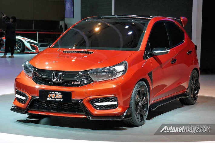 Về kiểu dáng, thiết kế bên ngoài của xe hatchback thể thao giá rẻ Honda Small RS mang đậm nét phong cách xe đô thị cỡ nhỏ và có kích thước gần như tương đương với Brio, trong khi phần đầu phía trước với bộ lưới tản nhiệt khá giống với chiếc Honda Mobilio.