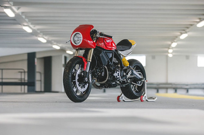 Mẫu xe Ducati Scrambler 1100 ra đời nối tiếp sự thành công của mẫu Scrambler 803cc, nâng cấp với ngoại hình hấp dẫn và động cơ mạnh mẽ hơn, nhằm thỏa mãn nhu cầu của các tín đồ đam mê dòng xe cổ điển.