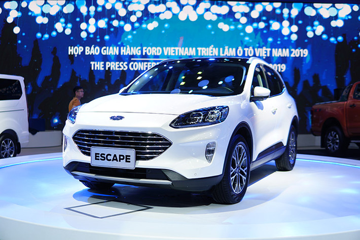 Ford Escape 2020 tại Việt Nam dự tính sẽ có 2 phiên bản và sử dụng chung khối động cơ EcoBoost, dung tích 1.5L có công suất tối da 180 mã lực giống với máy của Focus mới bị ngừng lắp ráp. Rất có khả năng động cơ 1.5L của Ford Escape 2020 tại Việt Nam sẽ được chuyển từ 4 xi-lanh sang 3 xi-lanh và bổ sung công nghệ ngắt xi-lanh chủ động giúp giảm lượng xăng tiêu thụ giống ở thị trường nước ngoài.