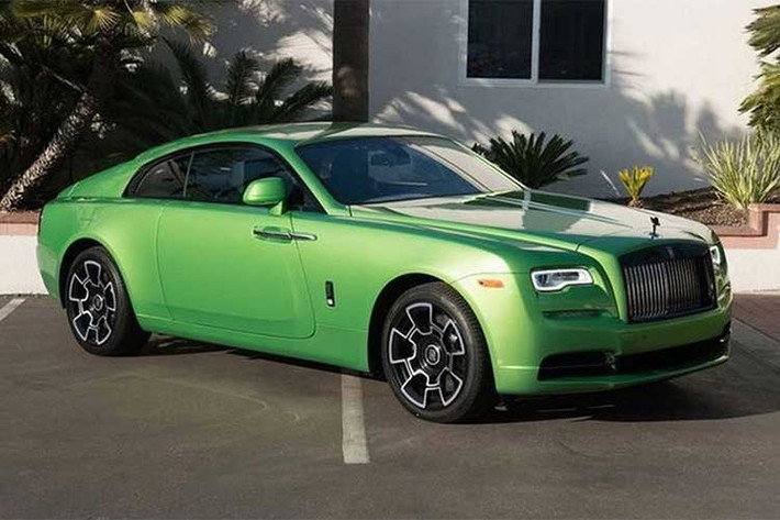Khi sở hữu một chiếc siêu xe sang Rolls-Royce, bạn luôn muốn chiếc xe của mình trở nên độc đáo và nổi bật. Một chủ nhân của chiếc Rolls-Royce Wraith đã quyết định thay áo cho chiếc coupe sang trọng này, giúp Wraith có sức hút đặc biệt hơn so với những chiếc xe cùng dòng khác.