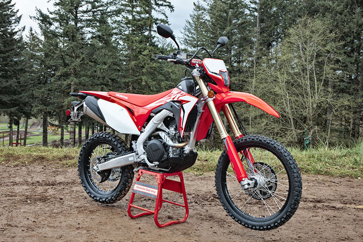 Kể từ khi ra mắt đến nay, Honda CRF250L đã khá thành công tại thị trường châu Á, cạnh tranh trực tiếp với đối thủ đáng gờm là Kawasaki KLX 250. Tuy nhiên, với các tín đồ offroad thì mẫu CRF250L dường như vẫn chưa đủ, vì vậy thương hiệu xe Nhật Bản đã chiều lòng người dùng bằng việc ra mắt Honda CRF450L 2019.