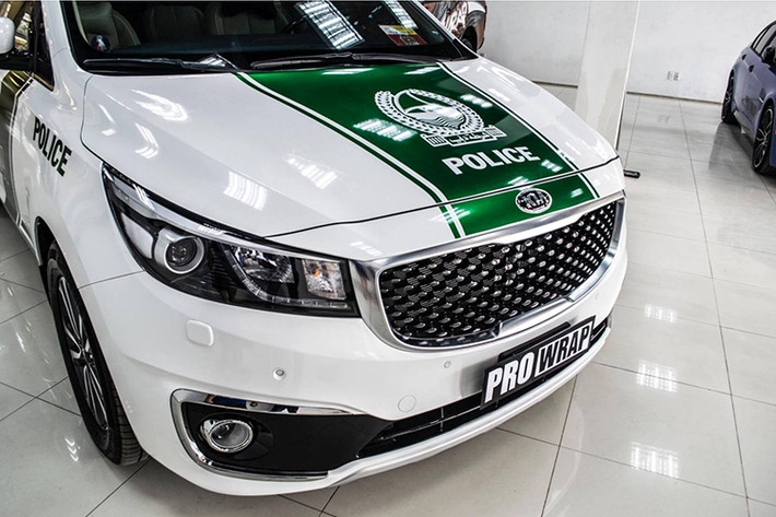 Kia Grand Sedona hiện đang là dòng xe minivan gia đình được ưa chuộng tại thị trường Việt Nam và được phân phối chính hãng từ Thaco Trường Hải. Mẫu xe gia đình cỡ lớn này có kích thước 5.115 x 1.985 x 1.755 mm (dài x rộng x cao), chiều dài 3.060 mm, khoảng sáng gầm xe 163mm.