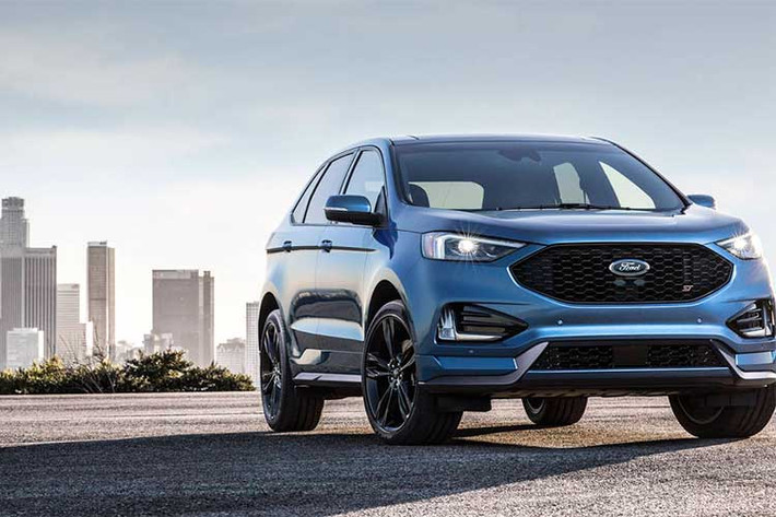Quay trở lại với thị trường Mỹ, động cơ EcoBoost tăng áp i4 2,0 lít vẫn sẽ được sử dụng nhưng đã được hiệu chỉnh lại để đạt công suất cao hơn 5 mã lực trong khi khả năng tiết kiệm nhiên liệu cũng được cải thiện. Được biết, cỗ máy này đang được dùng trên các phiên bản Edge SE, SEL và Titanium, tạo ra sức mạnh 245 mã lực và 373Nm mô-men xoắn.