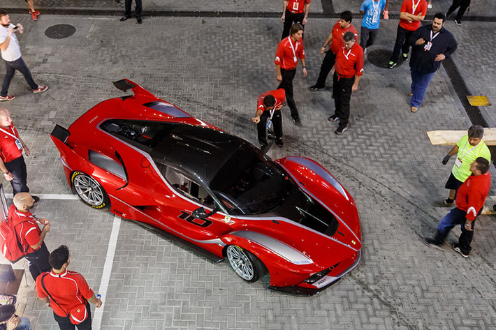 Speciale trong tiếng Ý có nghĩa là “đặc biệt”, đó là siêu xe 458 Italia mà Ferrari đã cho ra mắt cuối năm 2013. Ngoài việc sở hữu sức mạnh đáng nể, Ferrari 458 Speciale còn là một trong những mẫu siêu xe được trang bị động cơ hút khí tự nhiên cuối cùng.