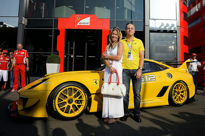 Toàn bộ 499 siêu xe Ferrari LaFerrari bán hết trước khi chính thức ra mắt, và một trong số đó thuộc về Benjamin Sloss. Ferrari LaFerrari 2014 trang bị động cơ 6,3 lít V12 kết hợp với một động cơ điện.