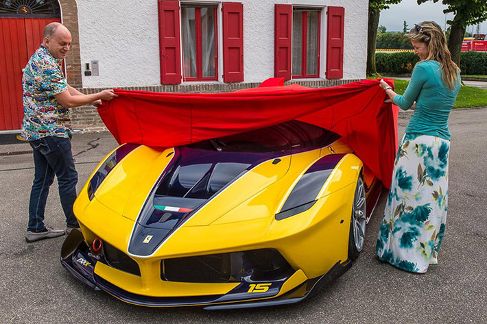 Tháng 8/2015, Benjamin Sloss đã mua thêm 1 chiếc Ferrari FXX K trị giá 2,7 triệu USD để tặng cho bà xã Christine vốn cũng là một tín đồ của xế hộp nhân dịp sinh nhật.