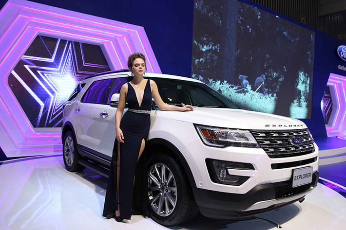 Các dòng xe thể thao đa dụng hạng trung và hạng sang Ford Everest và Ford Explorer được trang bị gói công nghệ đầy đủ nhất trong phân khúc như: Khởi động từ xa, Cửa sau mở tự động thông minh, Hệ thống kiểm soát tốc độ tự động, Sync 3 với hệ thống định vị toàn cầu, Hệ thống kiểm soát khi vào cua, Cảnh báo lệch làn, Cảnh báo điểm mù và xe cắt ngang...