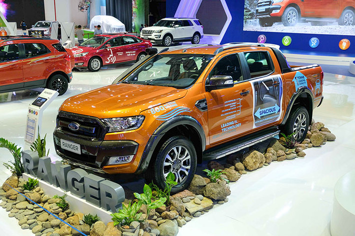 Tại triển lãm ôtô VMS 2017 này, chiếc xe được mệnh danh "vua bán tải" của hãng là Ford Ranger tiếp tục cuất hiện và gây ấn tượng với khả năng vận hành bền bỉ qua mọi cung đường với nhiều công nghệ an toàn tích hợp. Nó cũng khẳng định lý do tại sao lại luôn nằm trong top những mẫu xe bán chạy nhất tại thị trường Việt Nam thời gian qua.