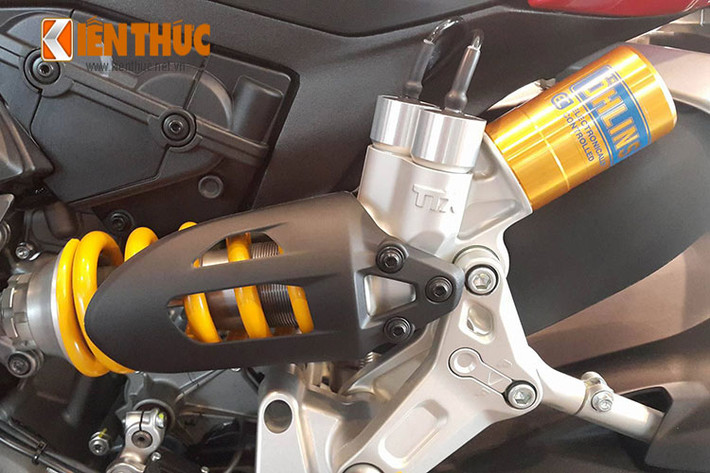 So với các thế hệ 1199 trướ đây, 1299 Panigale S được hãng xe Ducati trang bị cho khối động cơ Superquadro V-Twin cải tiến, với đường kính xi-lanh lớn hơn 116 mm, khiến dung tích động cơ tăng lên thành 1285 cc.