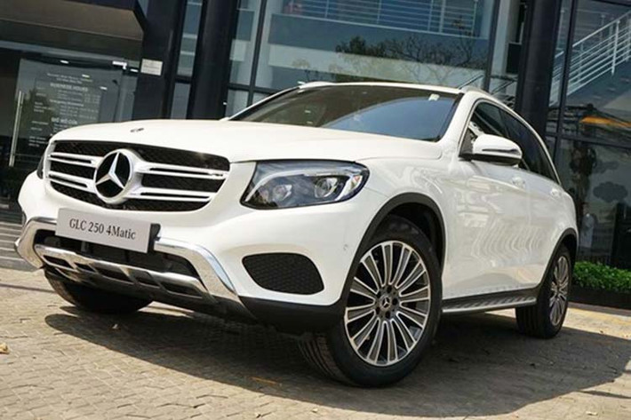 Ngoài thủ môn Bùi Tiến Dũng, còn có nhiều người nổi tiếng khác tại Việt Nam cũng sở hữu SUV sang Mercedes-Benz GLC như trung vệ Bùi Tiến Dũng, trung vệ Duy Mạnh, nam ca sỹ Ưng Hoàng Phúc, nữ diễn viên Hoàng Yến Chibi hay nữ ca sỹ Phạm Quỳnh Anh. Điều này không có gì ngạc nhiên vì GLC hiện là dòng xe bán chạy nhất của thương hiệu Mercedes-Benz tại Việt Nam.