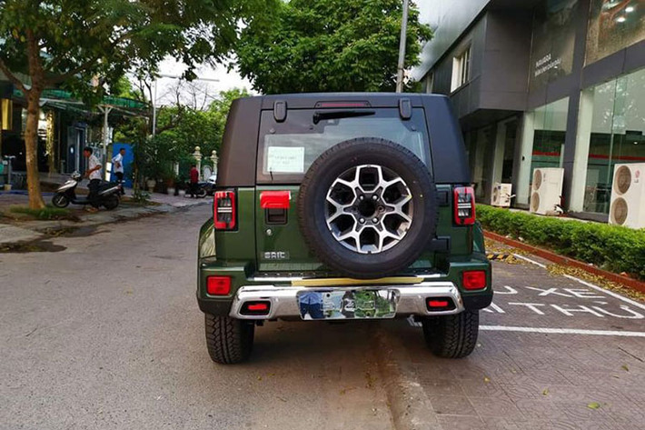 Cuối cùng là động cơ xăng 4 xi-lanh, tăng áp, dung tích 2,3 lít với công suất tối đa 250 mã lực và mô-men xoắn cực đại 350 Nm. Các động cơ này kết hợp với hộp số sàn 5 cấp, 6 cấp và tự động 6 cấp. Mặc dù đã xuất hiện tại Việt Nam khá lâu, nhưng nhà phân phối vẫn chưa công bố chi tiết cấu hình của mẫu xe này đến người tiêu dùng.