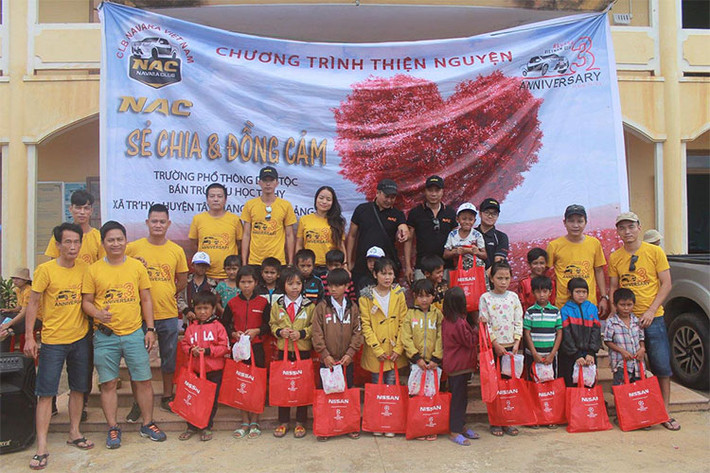 Điểm thiện nguyện với quãng đường 360 km chủ yếu là đường đèo, nhưng nhờ những tính năng hiện đại được trang bị trên Nissan Navara như phân phối lực phanh điện tử (EBD), chống bó cứng phanh (ABS), hỗ trợ phanh khẩn cấp (BA),... và hộp số tự động 7 cấp lần đầu tiên được trang bị trên phân cấp xe bán tải tại Việt Nam, đã giúp cả đoàn mang những phần quà ý nghĩa cùng tình thương ấm áp tới cho các em nhỏ.