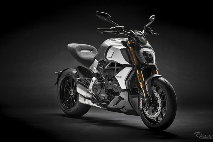 Sau khi có màn ra mắt hoành tráng trong năm 2018 tại Ducati World Premie và triển lãm EICMA. Mẫu xe môtô phân khối lớn mang kiểu dáng đầy Power Cruiser - Ducati Diavel 1260 2019 đã được nâng cấp mới.