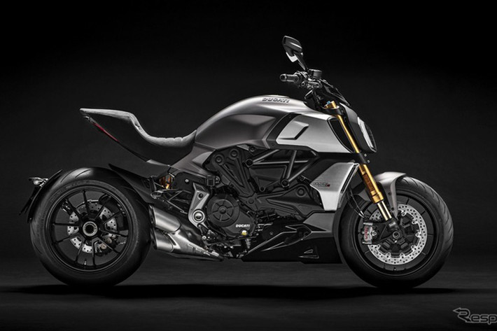 Kể từ khi ra mắt năm 2010, Diavel trở thành mẫu cruiser cơ bắp được ưa chuộng nhờ thiết kế hầm hố những vẫn mang nét hiện đại, khác với vẻ cổ điển thường thấy trên những chiếc classic cruiser. Bước sang thế hệ thứ hai, Diavel vẫn trung thành với ngôn ngữ thiết kế của thế hệ trước.