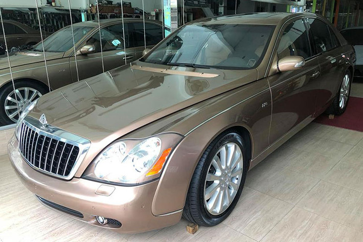 Sau nhiều năm được cho Bắc tiến, chiếc siêu xe sang Maybach 57S màu đồng độc nhất Việt Nam đã được ông chủ công ty nhập khẩu siêu xe quận 5 tại TP HCM mua lại. Ban đầu lúc mới được đưa về Việt Nam, mẫu xe siêu sang này cũng đã từng thuộc sở hữu của một đại gia tại Sài Gòn.