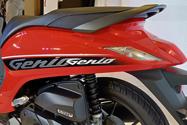 Về động cơ, Honda Genio 110 mới sử dụng một trái tim gần giống như mẫu xe tay ga Honda Scoopy, nhưng được cải tiến để hoạt động hiệu quả hơn với con số tiêu thụ nhiên liệu cực kỳ tiết kiệm là 1,69 lít/100 km.