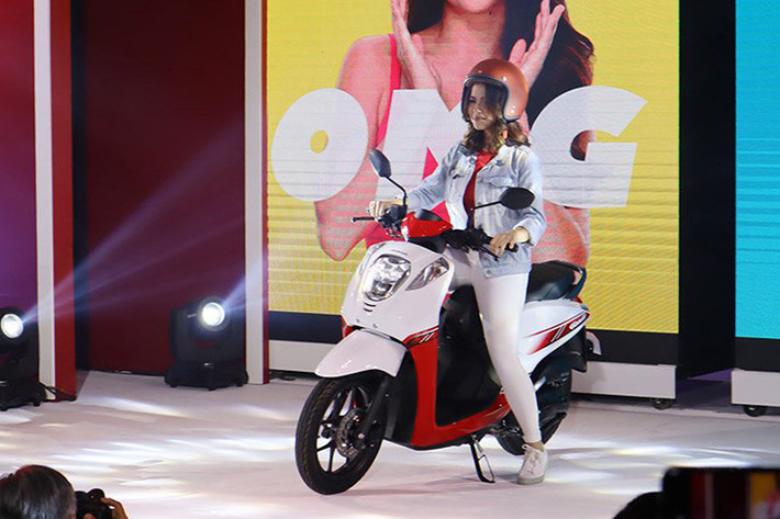 Mới đây, Honda Philippines vừa chính thức giới thiệu mẫu xe ga mới cho người dùng tại quốc đảo ở Đông Nam Á này. Theo đó, mẫu xe ga mới sẽ mang tên là Honda Genio 2019 mới, nó được phát triển nhắm đến đối tượng khách hàng trẻ tuổi, đặc biệt là nữ giới.