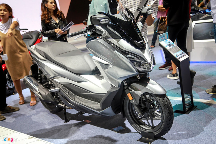 Honda Forza 300 bản 2018 hiện chưa công bố giá bán. Phiên bản đời trước ở Thái Lan đang được định giá 169.000 baht (khoảng 124 triệu đồng).