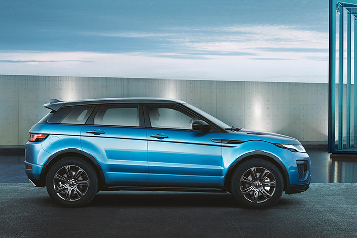 Thương hiệu xe sang Anh quốc - Land Rover dự kiến sẽ đem phiên bản đặc biệt này tới ra mắt tại triển lãm Royal Windsor Horse đồng thời sẽ chính thức nhận đơn đặt hàng dành cho những chủ nhân muốn sở hữu Range Rover Evoque Landmark tại sự kiện này.