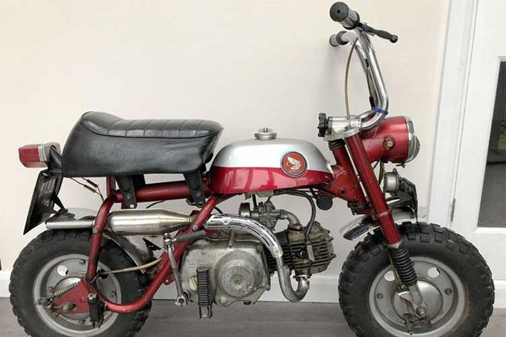 Thương hiệu Honda bắt đầu sản xuất mẫu "xe khỉ" mang trên mình động cơ 49cc cùng bộ ghi đông cao và thẳng này vào năm 1968. Ở thời điểm đó, đây là mẫu xe tạo nên được tiếng vang lớn cho hãng xe máy Nhật Bản.